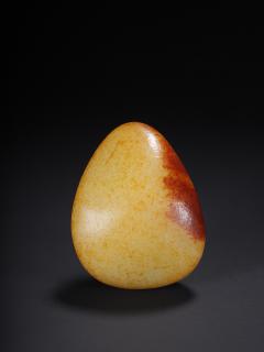 和田玉原石,尺寸:6.6×5.2×3.5厘米,重量157克